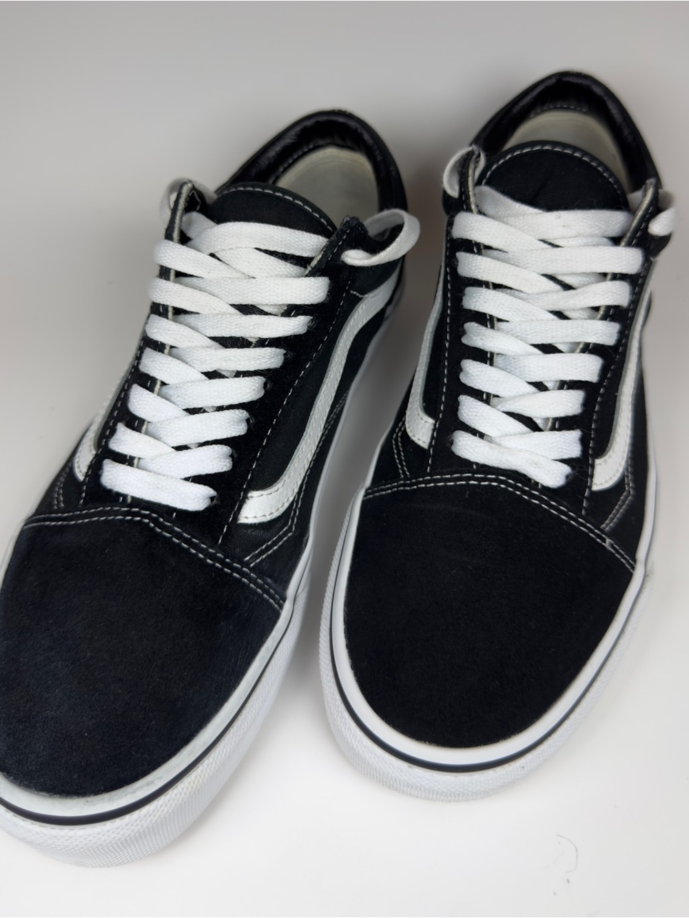 Vans Men’s Black and White Old Skool Low-Top Sneakers US 9.5